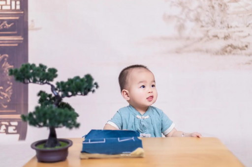 衡水怀孕肚子中间凹两边凸